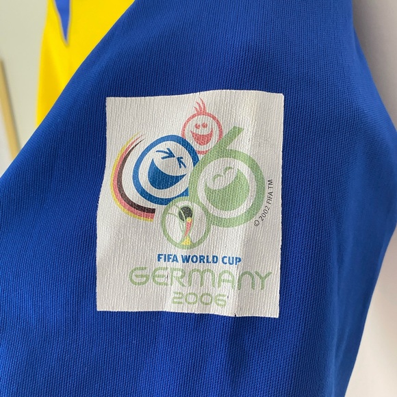 FIFA World Cup - Ecuador home Jersey - Picture 3 of 3